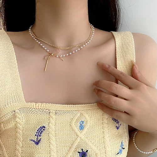 Women's Layered Look Necklace With A Bow