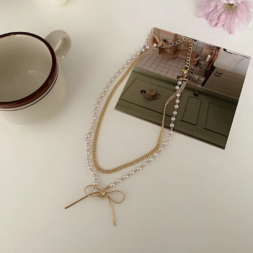 Women's Layered Look Necklace With A Bow