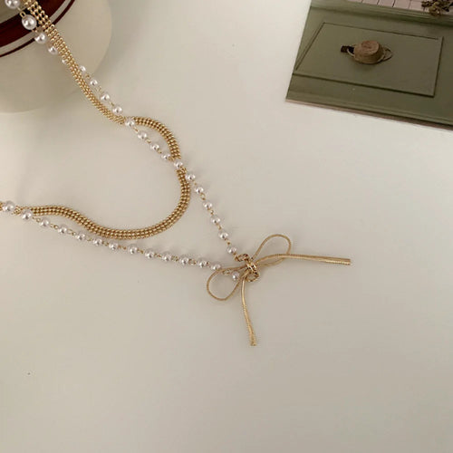 Women's Layered Look Necklace With A Bow